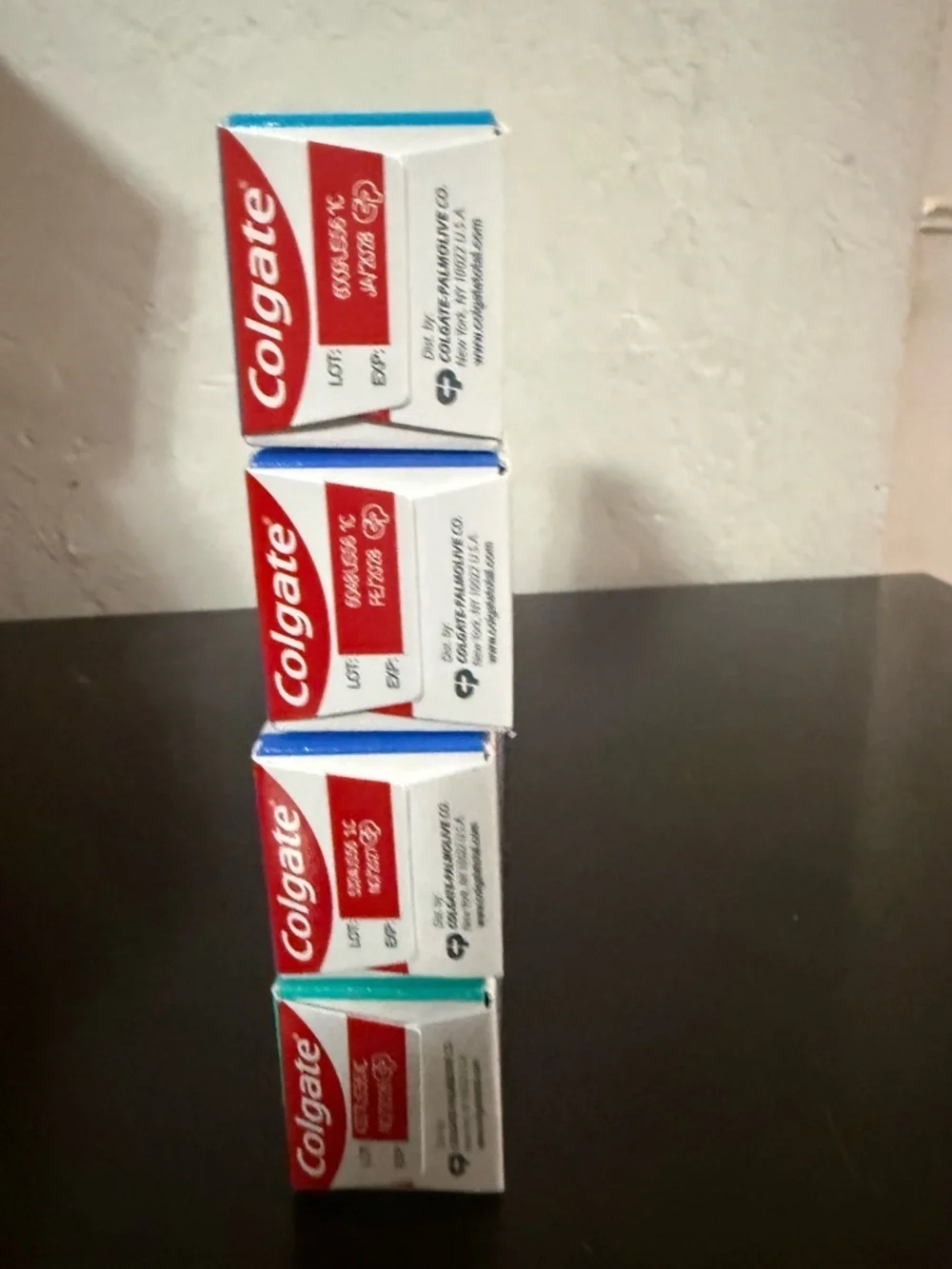 Colgate Total Active Prevention Whitening Toothpaste - Fresh Mint / White & Red